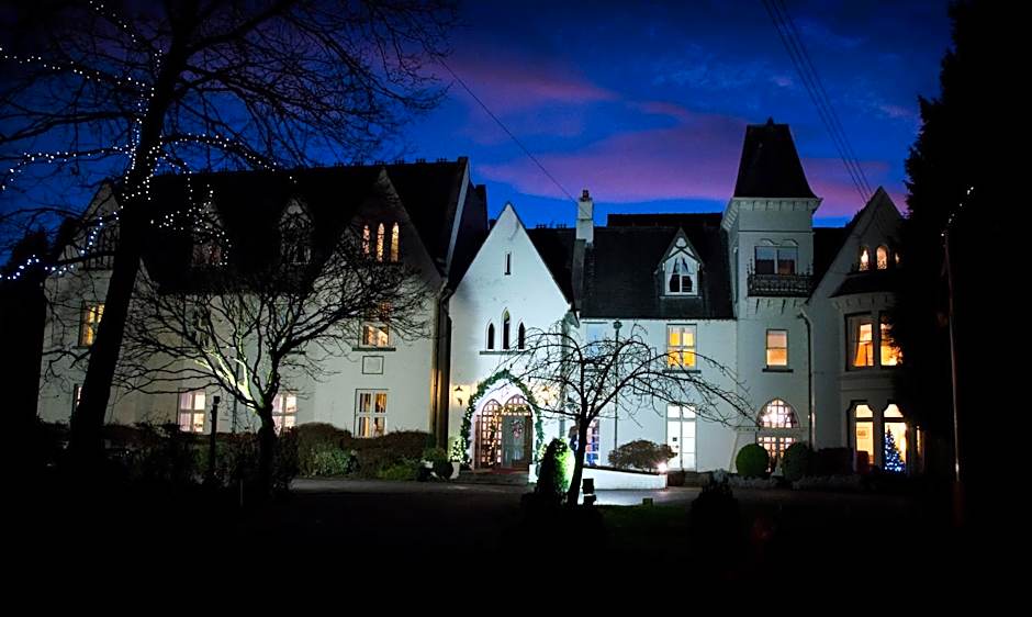 Glen-Yr-Afon House Hotel