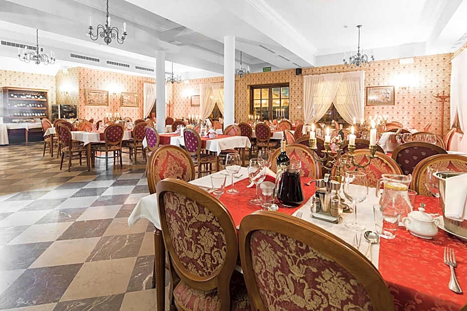 Hotel Sarmata Zespół Dworski