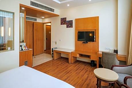 Suite with Garden View