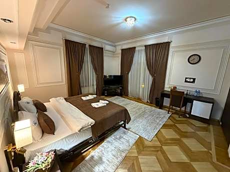Suite with Hot Tub and Balcony