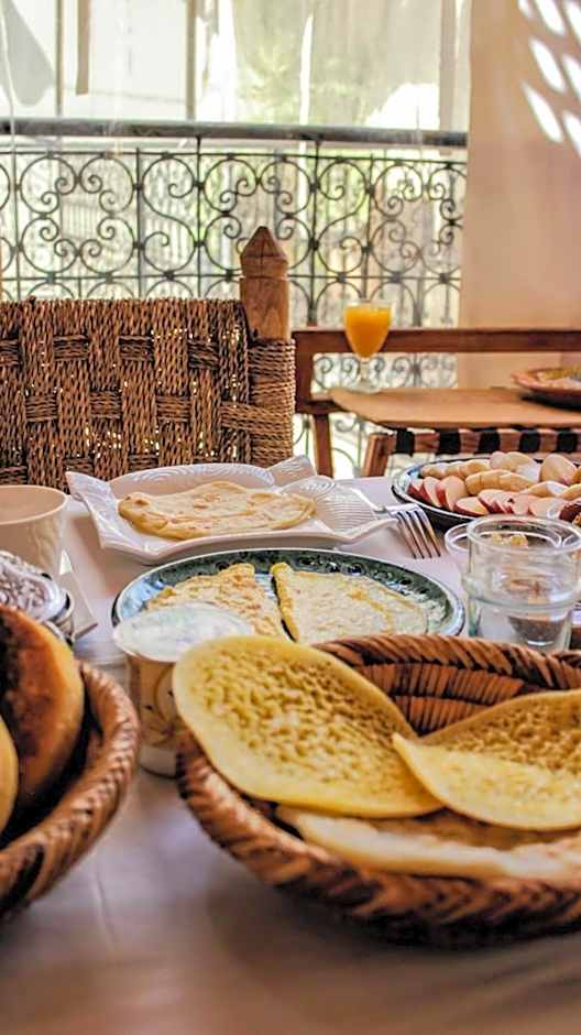 Riad Laly Tourisme Eclairé Le bijou de la medina