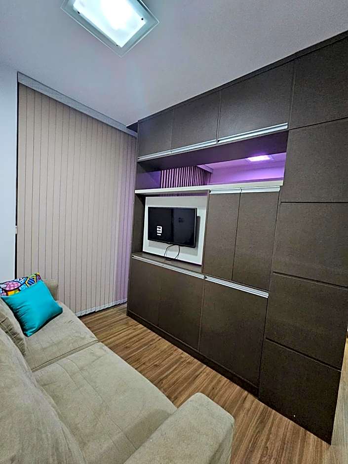 Apto em frente ao shopping com piscina aquecida