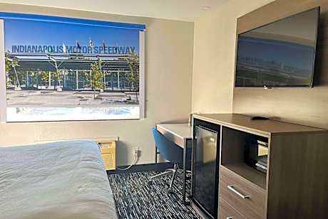 1 King Bed Studio Suite Non-Smoking