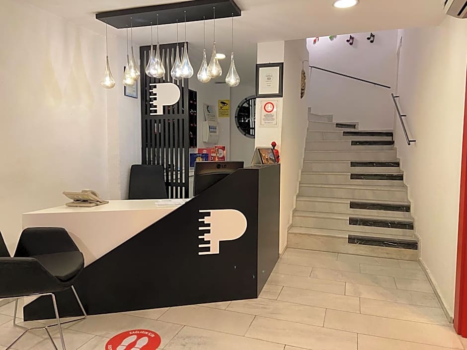 Piano Hotel