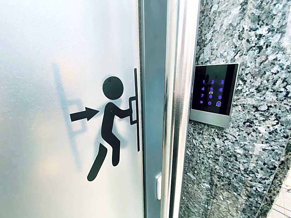 Thruster - Rooms, Kitchen, Chill-Out Zone-Netflix, Lobby-Netflix