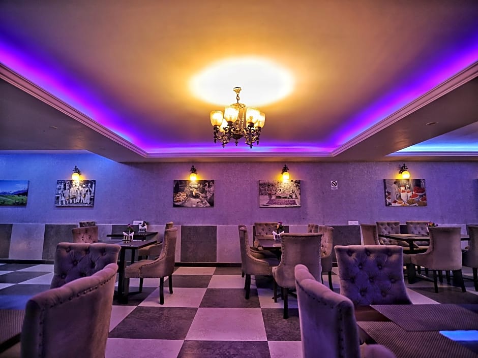 Hotel The Montreal Near by Dal Lake