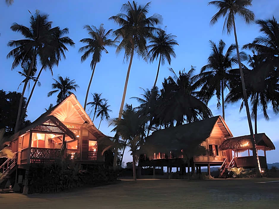 Bon Ton Antique Wooden Villas