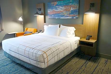 1 King Bed Mobility Accessible Room Non-Smoking