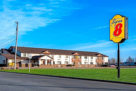 Super 8 by Wyndham Oelwein