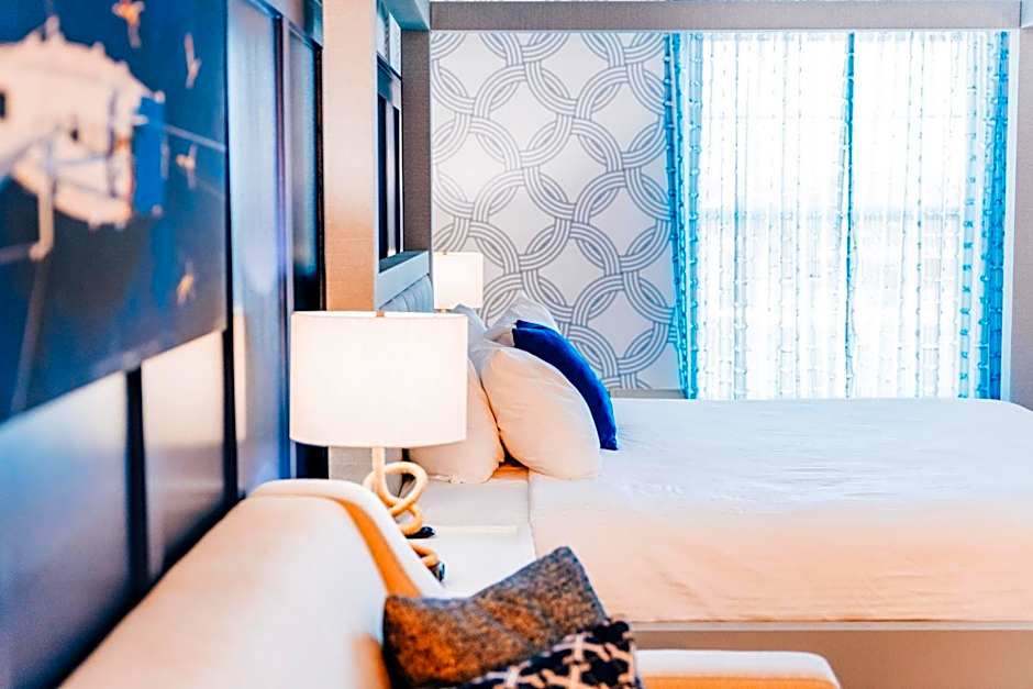 Salem Waterfront Hotel & Suites