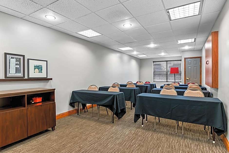 Country Inn & Suites by Radisson, Chambersburg, PA