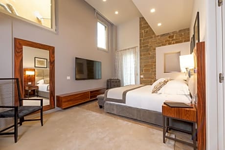 Michelangelo - Suite with Private Jacuzzi® with partial Duomo View