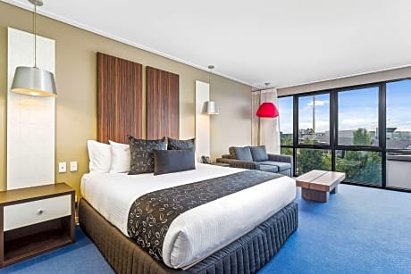 1 King Bed, Nonsmoking