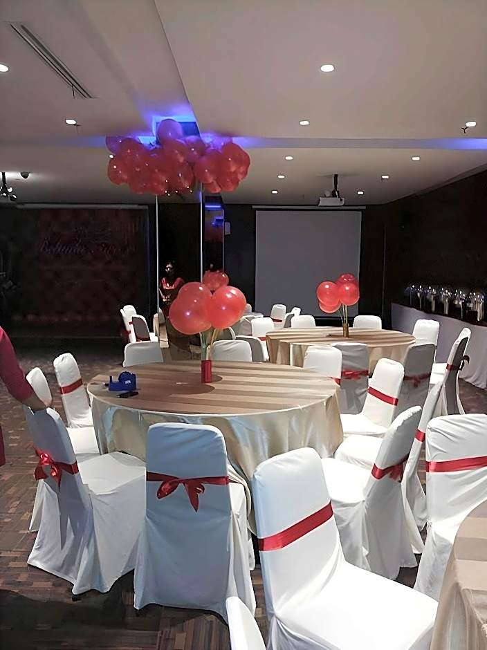 Empress Hotel Makassar City Center by LIFE