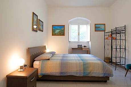 Triple Room with Shared Bathroom