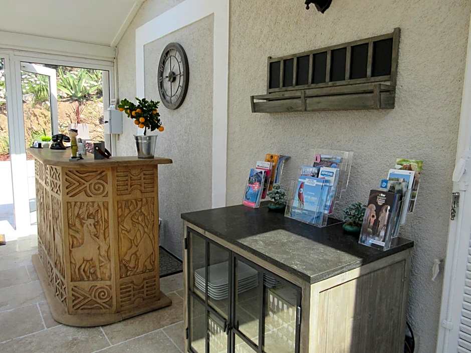 Villa Tricoli B&B avec Piscine