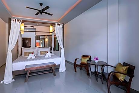 Deluxe Double Room with Pool Access