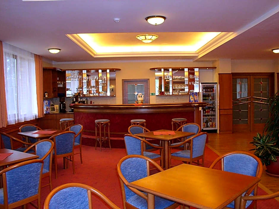 April hotel Panorama