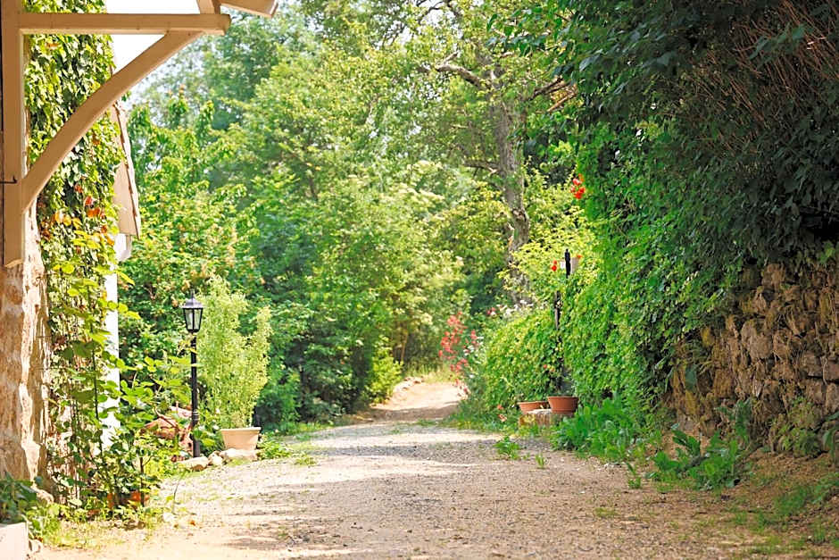 Les Grangeonnes, gîtes nature, piscine, bain nordique, sauna pour accueil familiale ou de groupe