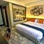 Dragon River Avenue Hotel