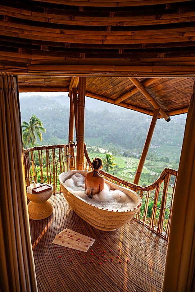 3 Bdr - Luxury Cliffside Bamboo Villa