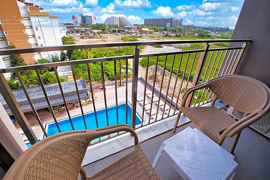 Laristone Suite Spa Hotel