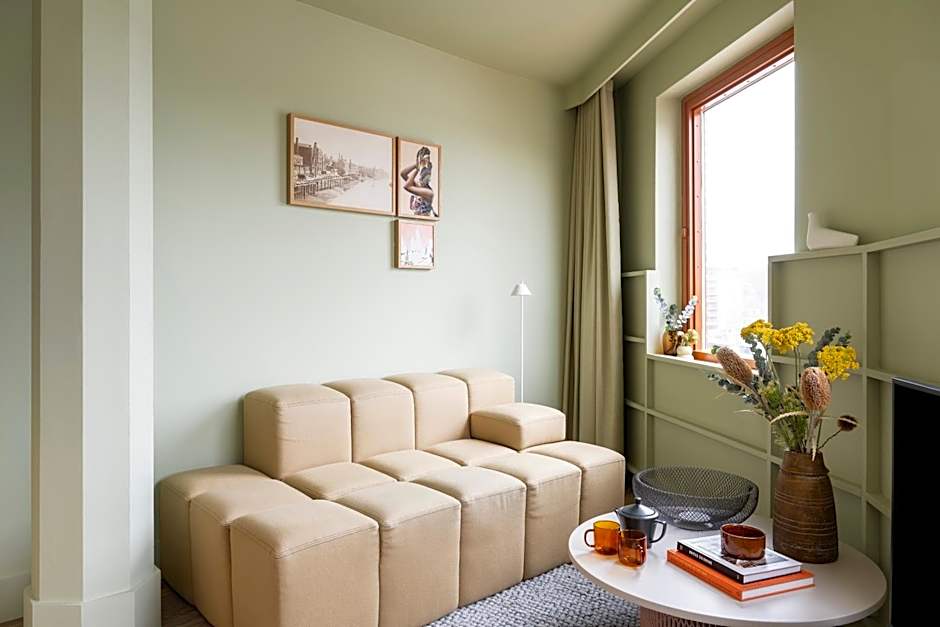 Locke at Broken Wharf