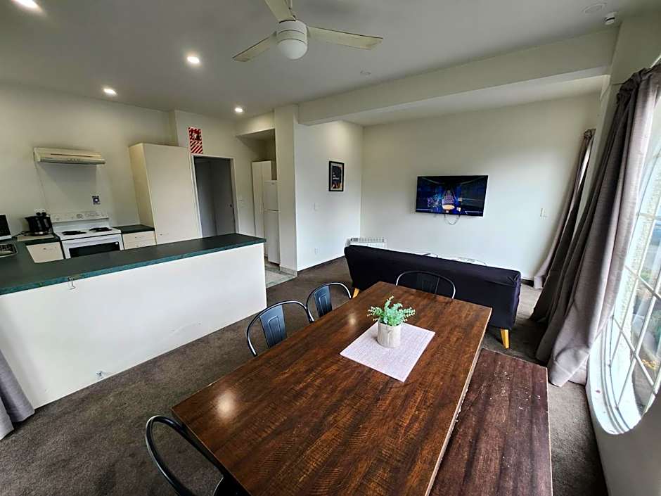 U Studios Paraparaumu Beach (formerly Copperfield Seaside Motel)