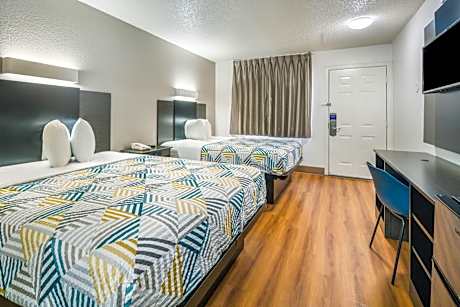 Queen Room with Two Queen Beds and Roll-In Shower - Disability Access