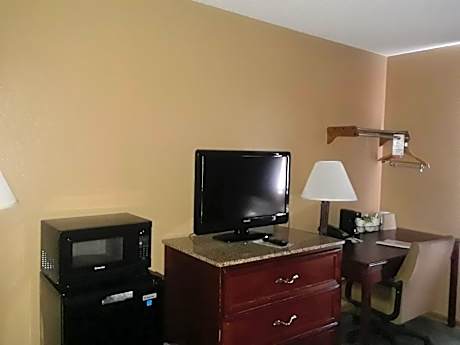 Queen Room with Two Queen Beds - Pet Friendly/Non-Smoking