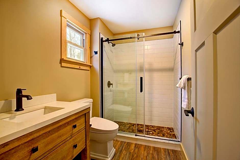 The Lodge by Sunapee Stays