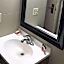 Travelodge by Wyndham Avenel Woodbridge