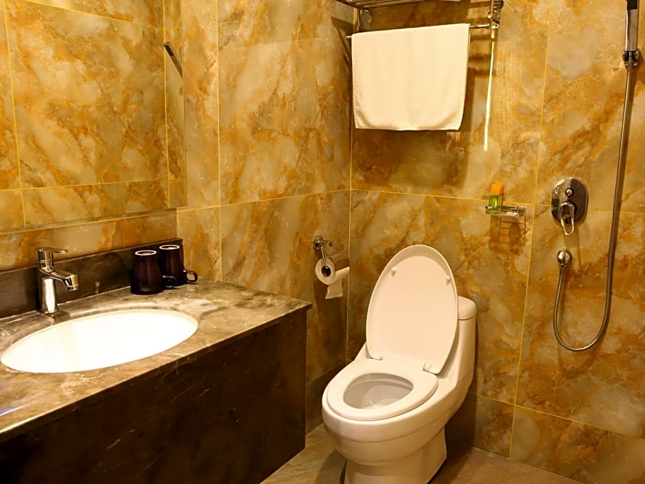 Golden Valley Hotel