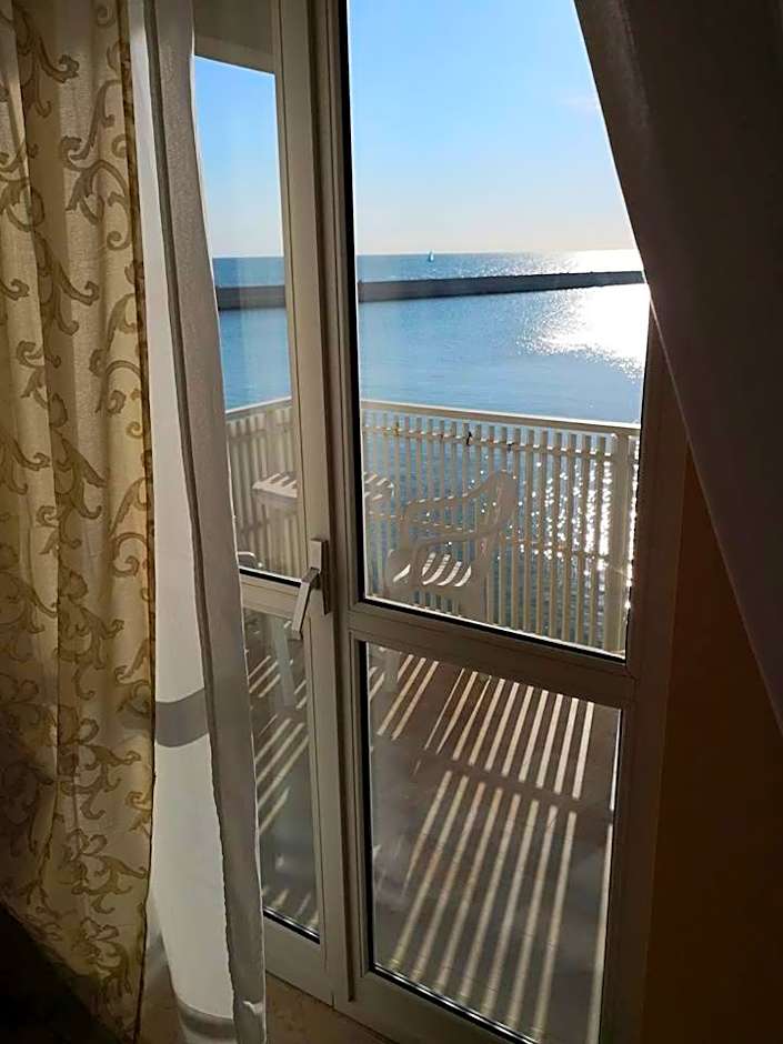 B&B LA BAIA Sea Rooms