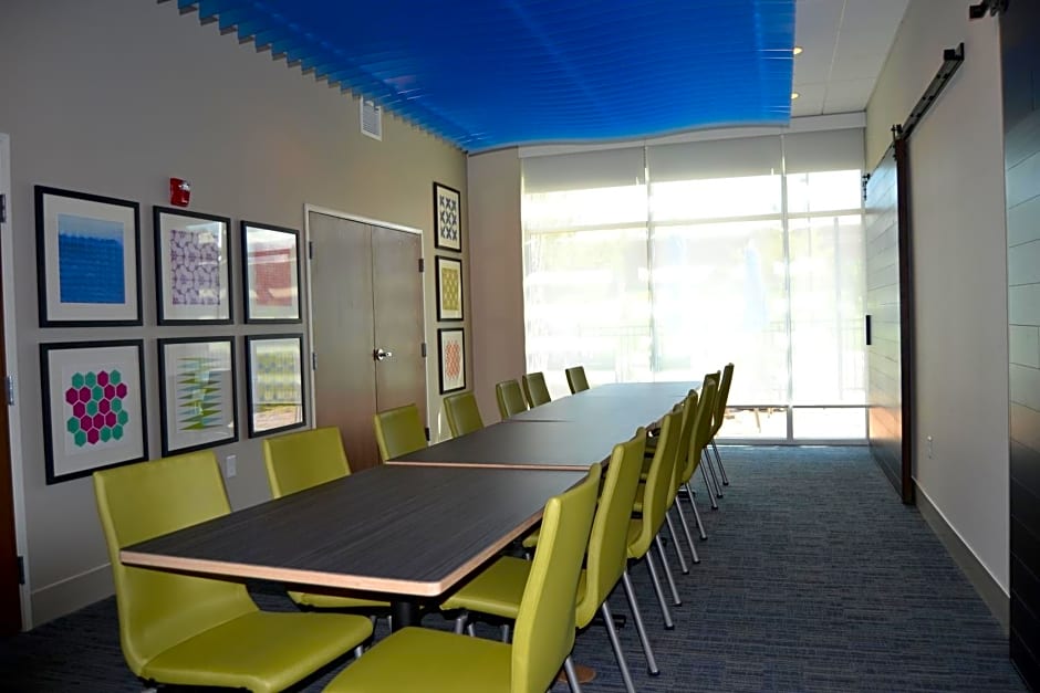 Holiday Inn Express & Suites Goodlettsville N Nashville By IHG