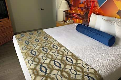 1 King Bed Deluxe Room Non-Smoking