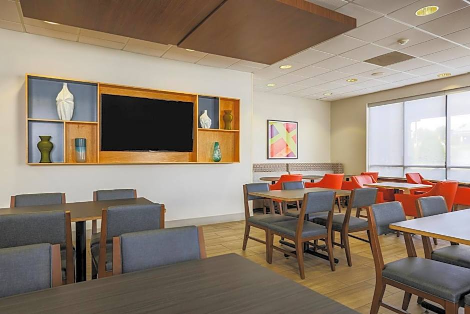 Holiday Inn Express Burlington By IHG