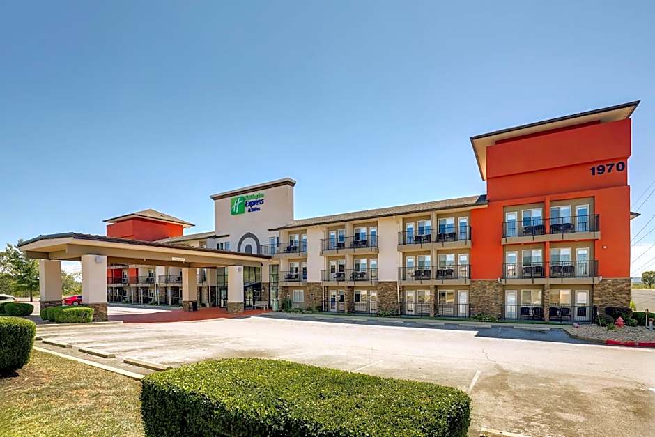 Holiday Inn Express Hotel & Suites Branson 76 Central By IHG