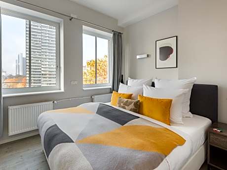 1 Bedroom Apartment with Balcony