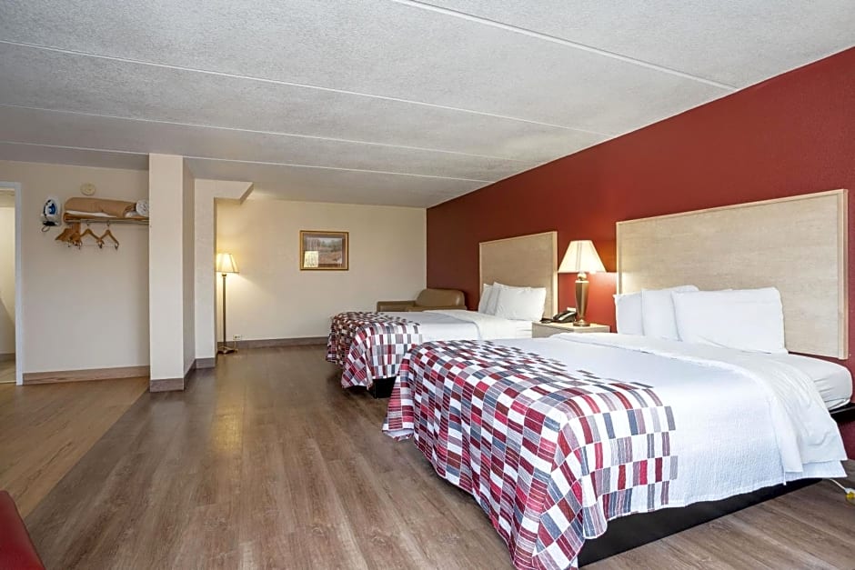 Red Roof Inn & Suites Pigeon Forge Parkway