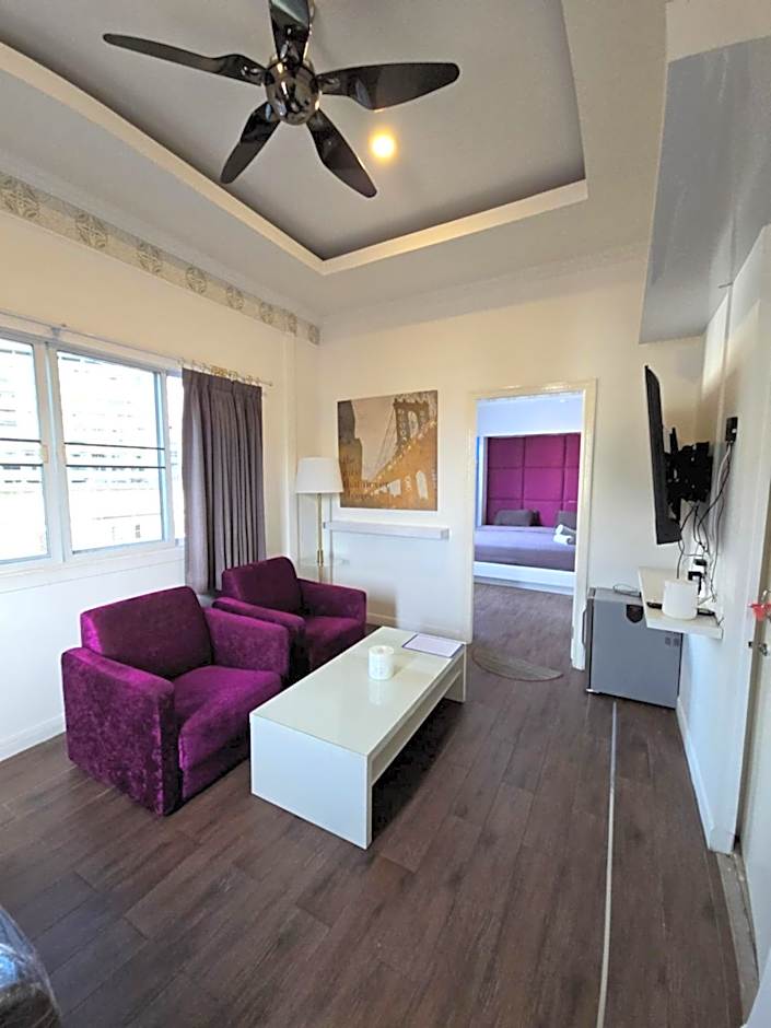 Titanic Residence-7 minute walk to the Beach