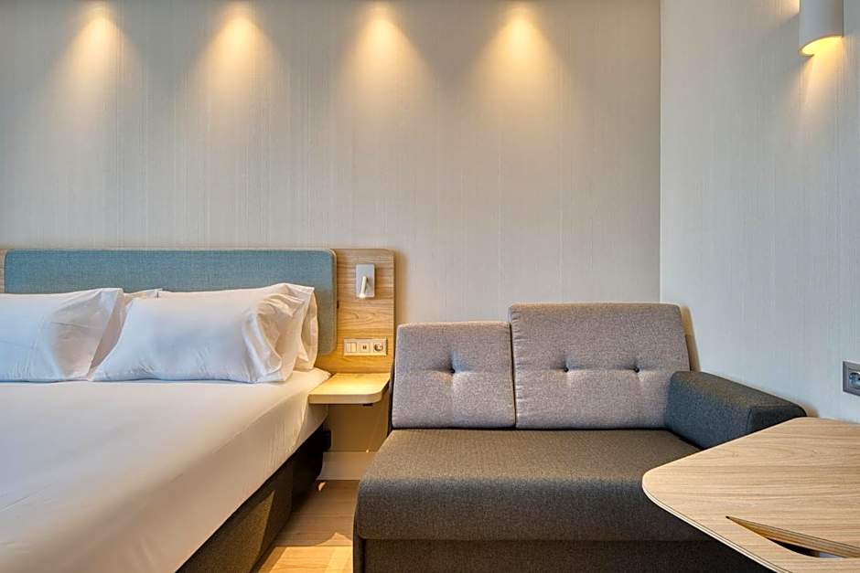 Holiday Inn Express Madrid Airport By IHG