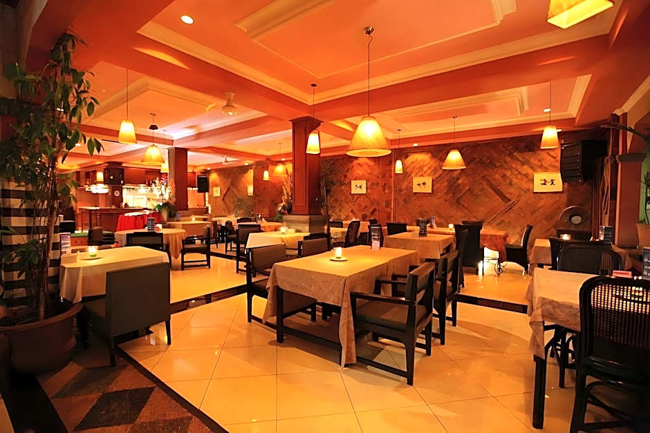 Super OYO Townhouse Oak Maxi Hotel Legian