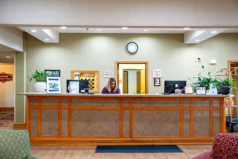 Coshocton Village Inn & Suites