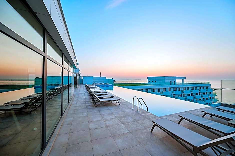 Alezzi Infinity Aparthotel & Spa