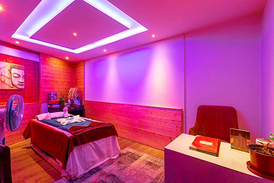 Yashshree Sanderling Mall Road