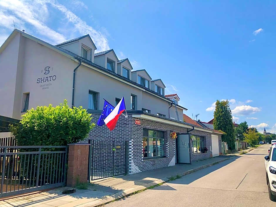 Grand Petit Hotel