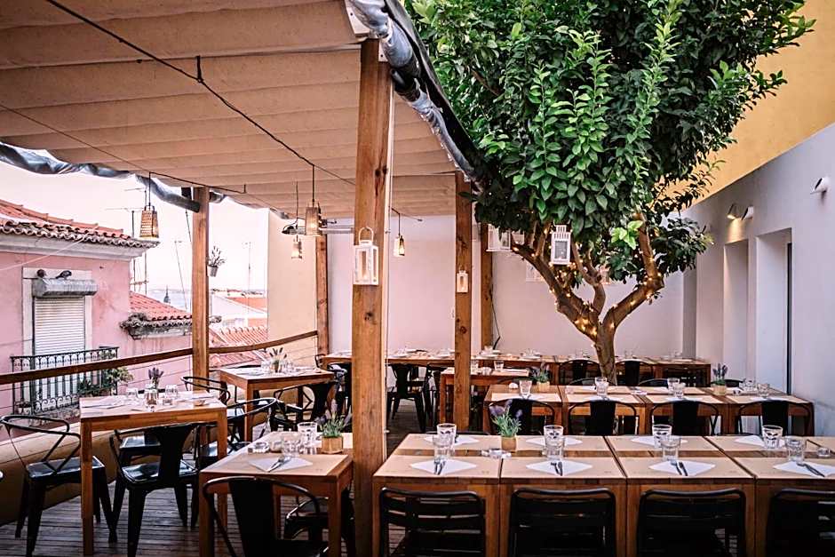 Santa Bica Eat Drink & Sleep