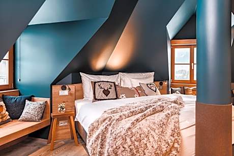 Suite with Mountain View and Balcony