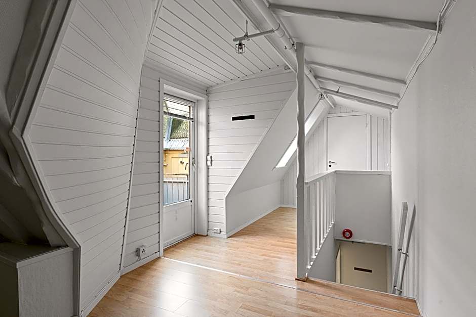 Enter Amalie Apartment Hotel